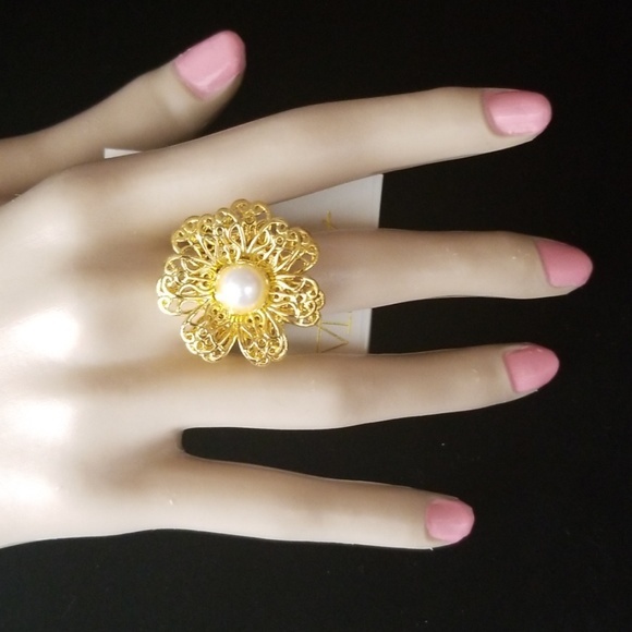 NWT Amrita Singh Faux Pearl Gold Tone Filigree Flower Stretch Band Ring One Size - Picture 15 of 15